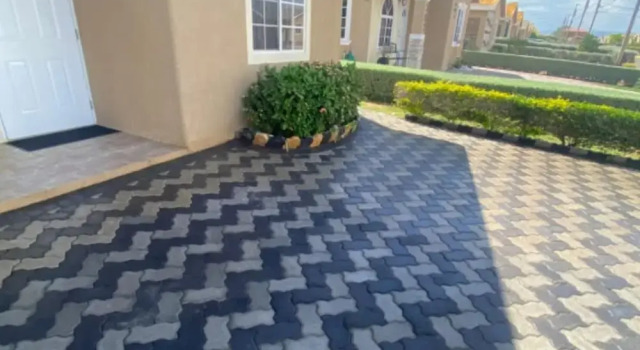 Charming 2-Bed House in Portmore gated community, Prenota Hotel Portmore Giamaica