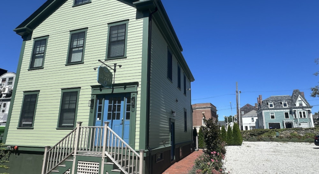 Коттедж Epic Downtown Newport 6br Whole House W/ Parking 6 Bedroom Home