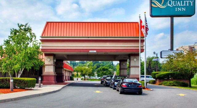 Четырёхместный номер Standard Quality Inn Meadowlands