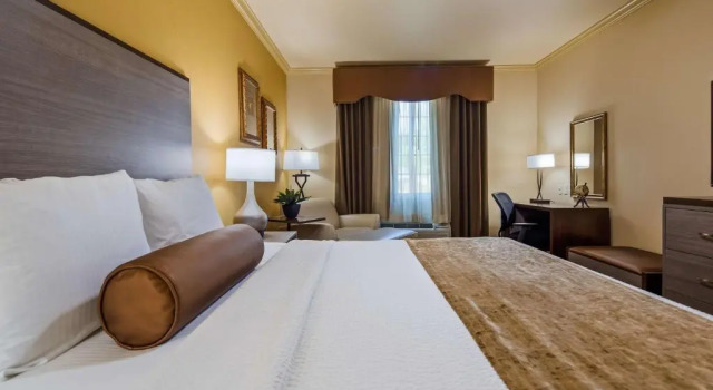 Номер Standard Best Western Plus Crown Colony Inn & Suites