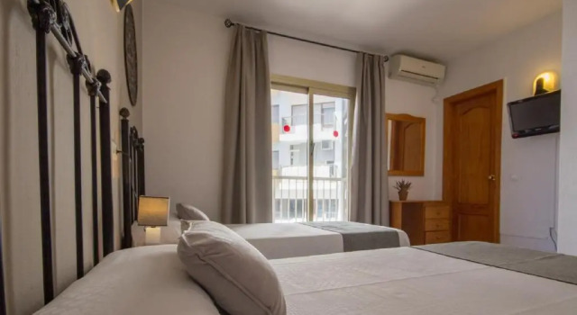 Двухместный номер Standard с балконом Hostal Dinamarca