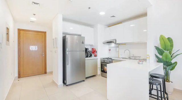 Stylish 1-bedroom Retreat With Pool in Vibrant Jumeirah Golf Estates