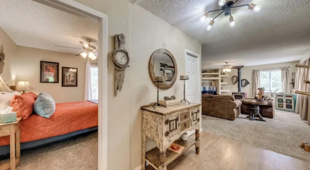 Коттедж Ruidoso Home w/ Patio, Walk to Restaurants!