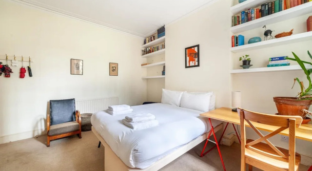 Апартаменты Cosy and Spacious Home