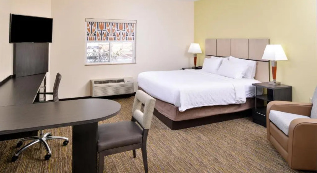 Люкс Candlewood Suites Winchester by IHG