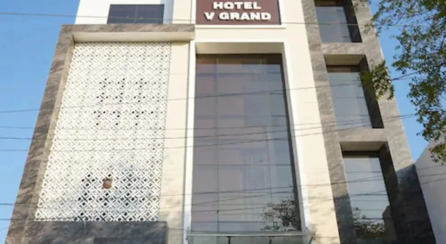 V Grand Bareilly by Goroomgo, Забронировать Отель Отели Барели 3 звезды, 3*