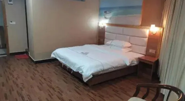 Luoding Huayuan Apartment, Boek Appartement Hotels in Guangdong met parkeren, Parkeren