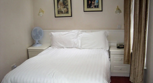 Firs Hotel, Rezervați Hotel Hoteluri în Hitchin cu parcare, Parcare