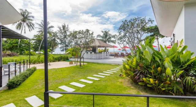 Бунгало la plage resort & beach club