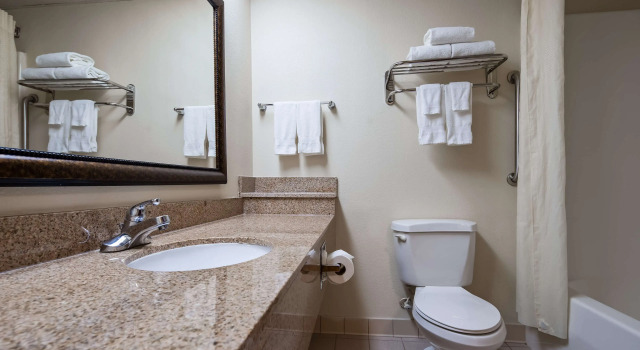 Четырёхместный номер Standard Best Western Hiram Inn and Suites