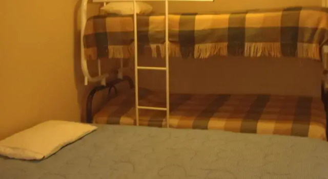 Hostal Tierra Alta, Забронировать Отель Кито Сьерра, рядом с Del Arbolito Park