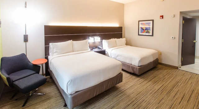 Четырёхместный люкс Holiday Inn Express Hotel & Suites Harriman by IHG