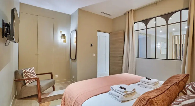 Sublim Apartment 3 Bedrooms Center of Paris, Забронировать Апартаменты/квартира Париж Иль-де-Франс, рядом с Лувр — Риволи