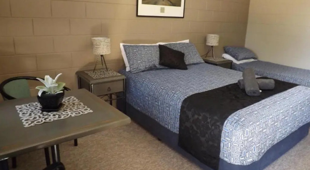 Sunbird Motel, Book Motel Cluden Queensland