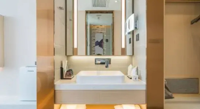 Кровать в общем номере (мужской номер) Lavande Hotel (Ordos Wanda Plaza Store)