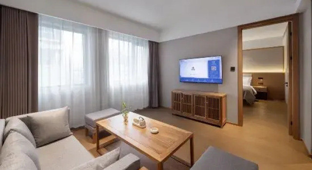 Люкс QIANNA HOTEL GLORIOUS (Pingdingshan Wanda Plaza Railway Station)