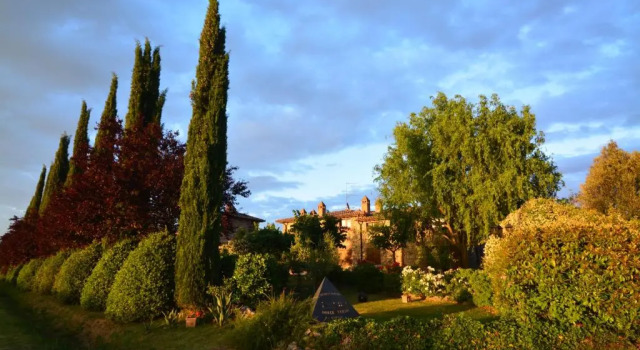 Agriturismo Dolce Verde, Забронировать Отель Отели Озера Тразимено с парковкой, Парковка