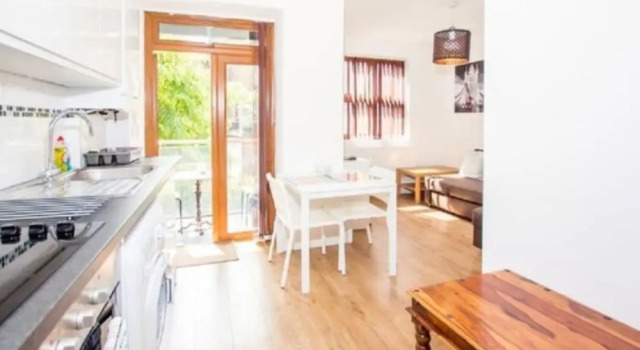 Апартаменты Deluxe Brick Lane Comfy Apartments