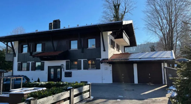 Großzügiges Domizil, 90qm, mit Terrasse, Garten und Garage, Varaa Hotelli Hotellit Baijeri pysäköinnillä, Pysäköinti