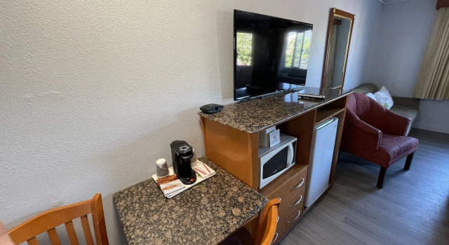Четырёхместный номер Deluxe Pacific Inn
