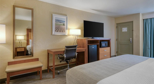 Двухместный номер Standard с видом на бассейн Best Western Foothills Inn