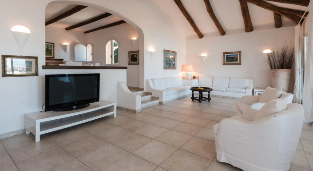 An independent villa of 250 square meters, is divided into 3 levels where the ground floor is the ma-VILLA BIANCA