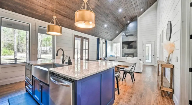 Private Hot Tub, Outdoor Fireplace: Broken Bow Gem, Rezerwuj Dom wakacyjny Hochatown Oklahoma