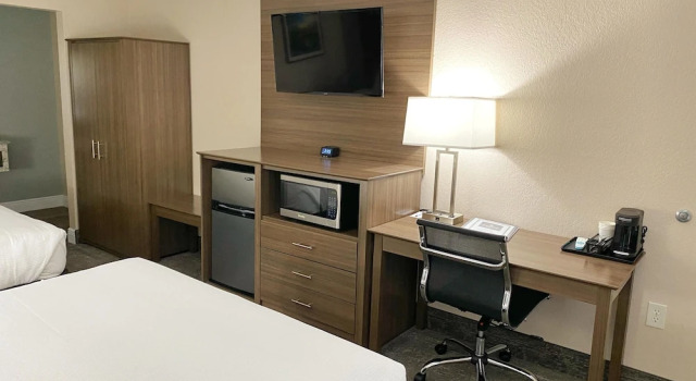 Четырёхместный номер Premium Roadstar Hotel Zephyrhills