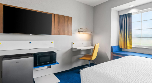 Microtel Inn & Suites by Wyndham Joplin, Забронировать Отель Джоплин Озакр, рядом с Lake Erie Wine Country
