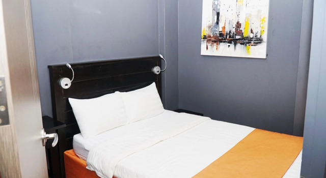 Jade Hotel & Suites