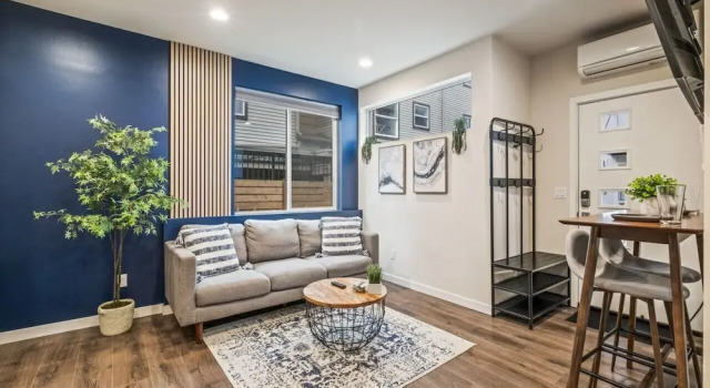 Rooftop Vibes! Greenlake UW Near Downtown, Забронировать Дом для отпуска Сиэтл штат Вашингтон, рядом с Пляж Ист-Грин-Лейк