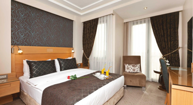 Номер Standard Emerald Hotel