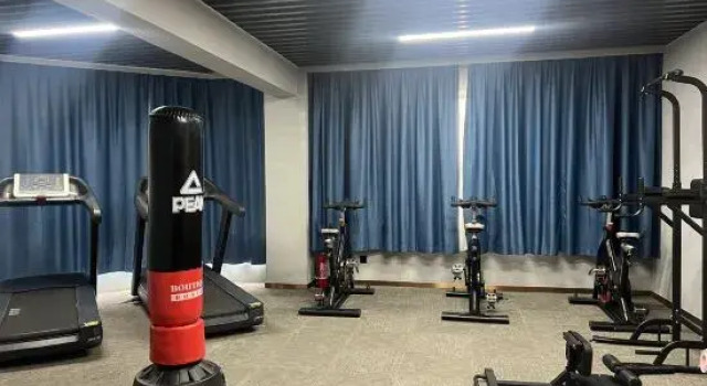 Q Interesting E-Sports Hotel (Guigang Vocational Education Center), Buchen Sie Hotel Hotels in Guigang mit Parkplatz, Parkplätze