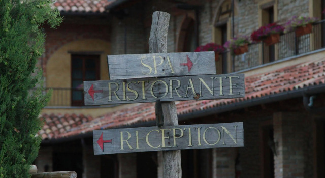 I Tre Poggi, Book Hotel Canelli Piedmont