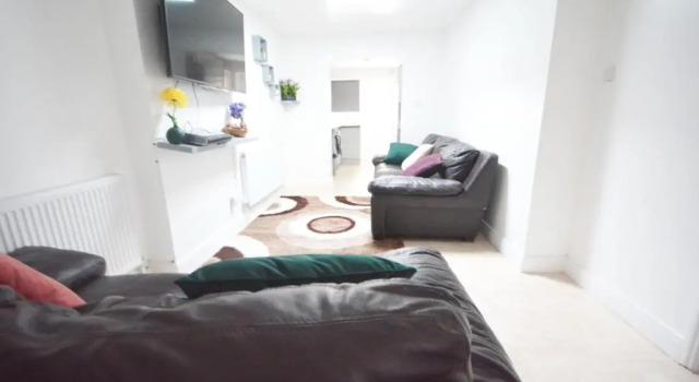 Апартаменты London Zone 2 Three Bedroom Apartment