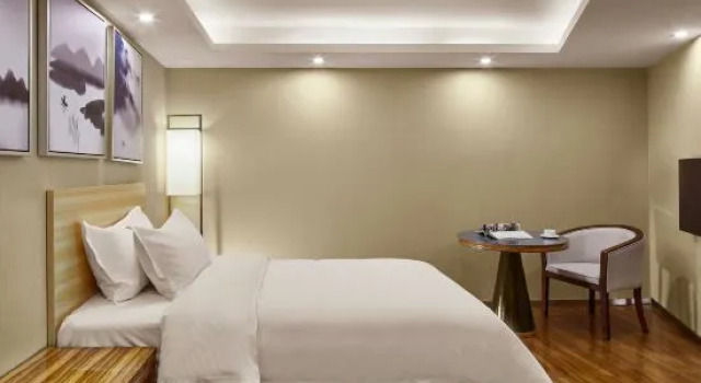 Трёхместный люкс Business c 1 комнатой Borrman Hotel Guilin Liangjiang Sihu