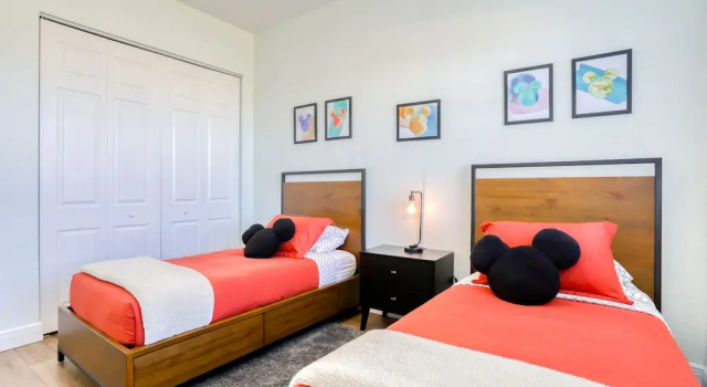 Snowbird-friendly Condo Near Walt Disney World Resort W/pool, Wifi, AC, and W/D, Забронировать Курортный отель Отели Давенпорт с парковкой, Парковка