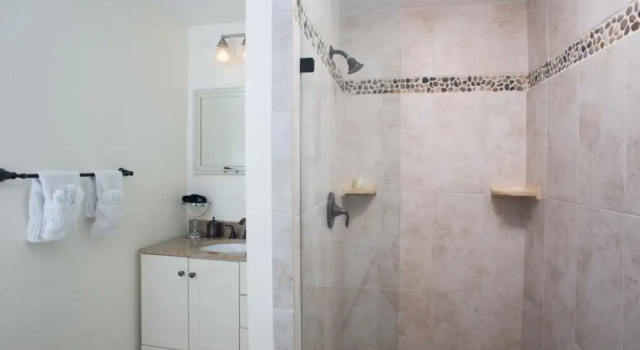 Двухместный номер Standard с видом на воду Windemere Inn by the Sea