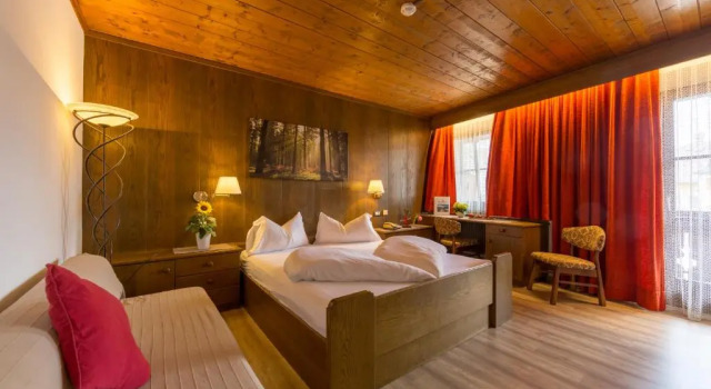 Трёхместный номер Standard Hotel Weisses Lamm