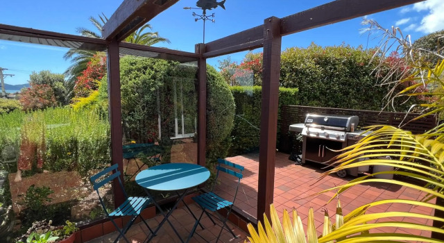 Tranquility Base - Waikanae Beach Holiday Home, Забронировать Отель Отели Уэйкана с парковкой, Парковка