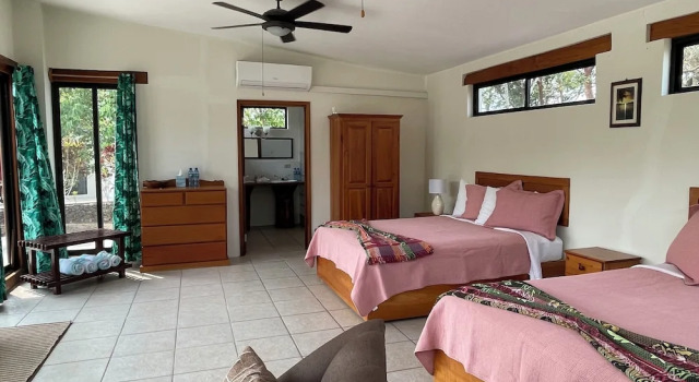 Четырёхместный номер Superior с видом на сад Gumbo Limbo Jungle Resort