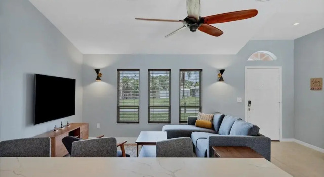 Sunset Oasis Englewood 2 Bedroom Private Pool Home Fully Fenced Yard- Dog friendly 2 Home, Buchen Sie Ferienhaus Villen in Englewood, Villa