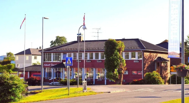 Askvoll Fjordhotell, Book Hotel Hoteller i Ask med parkering, Parkering