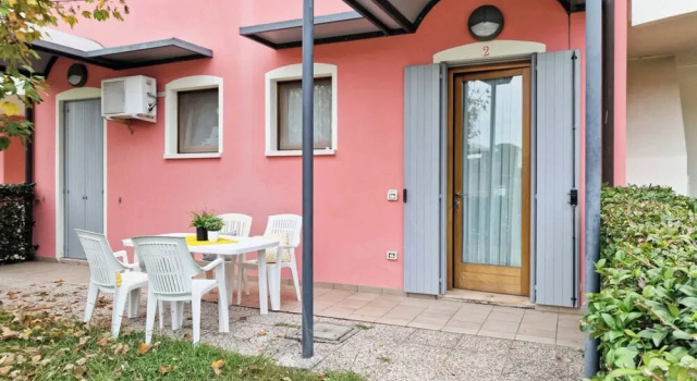 Lovely Holiday Home With Fenced Garden and Pool, Prenota Appartamento Hotel a Veneto con parcheggio, Parcheggio