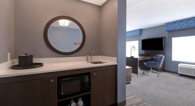 Двухместный люкс Hampton Inn Crown Point, In