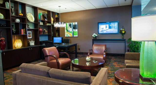 Holiday Inn Des Moines-Downtown-Mercy Campus by IHG, Забронировать Отель Де-Мойн Айова, рядом с Мост достижений женщин в Айове