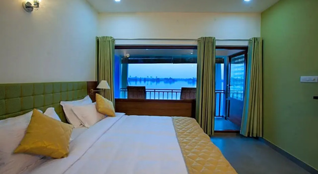 Двухместный номер Premium с видом на озеро Mira's PMC Lakeshore Resort