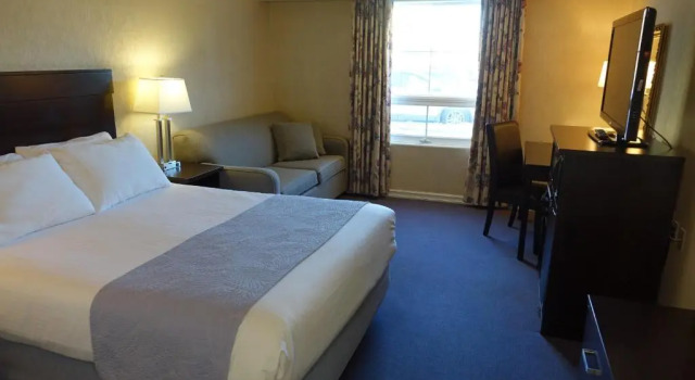 Двухместный номер Standard Chateau Louis Hotel & Conference Centre