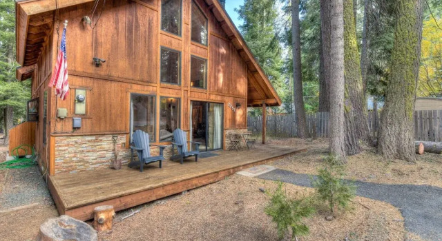 Relax at Rustic Tahoe Charm Minutes to Lake