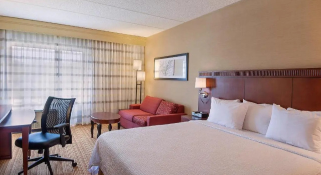 Номер Standard Courtyard Boston Marlborough
